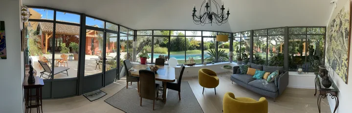 Un salon ouvert sur le jardin — vue 6