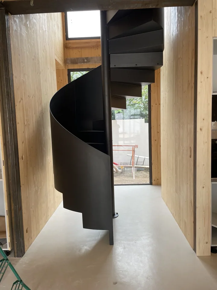 Une courbe sculptée dans le métal