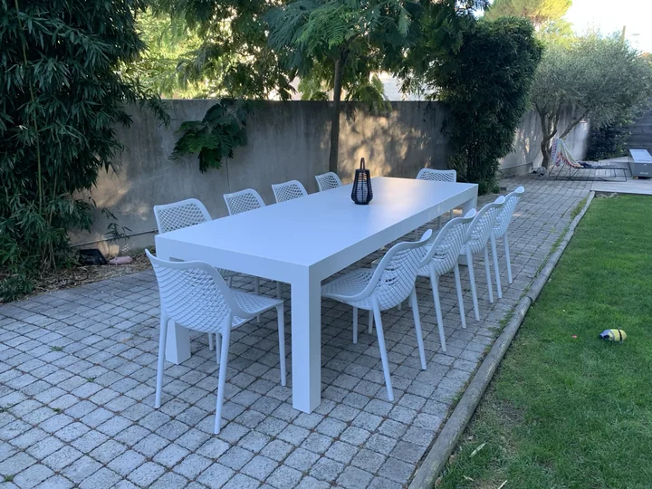 Une grande tablée au jardin