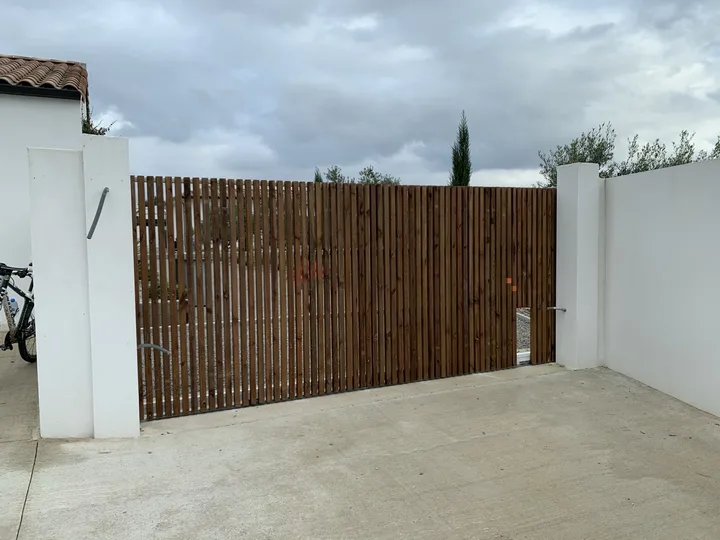Portail à lames bois